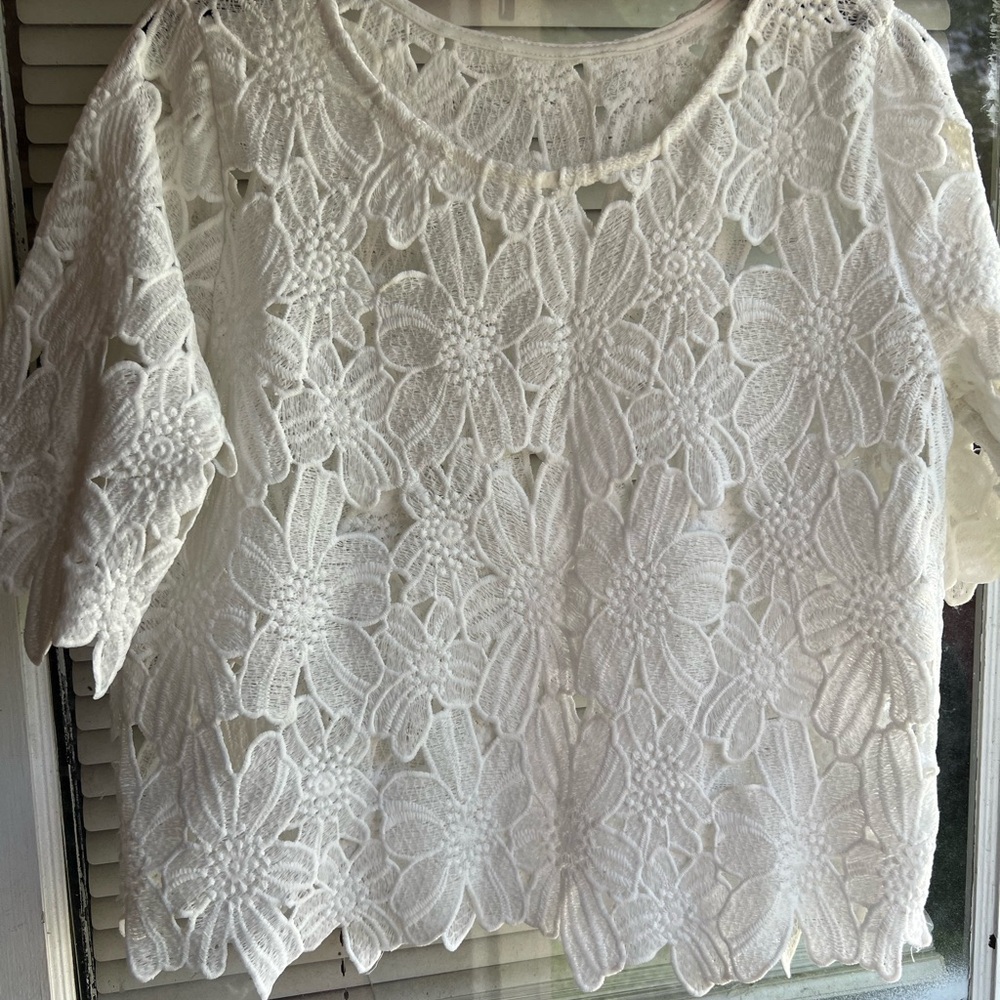 Elegant White Floral Lace Top